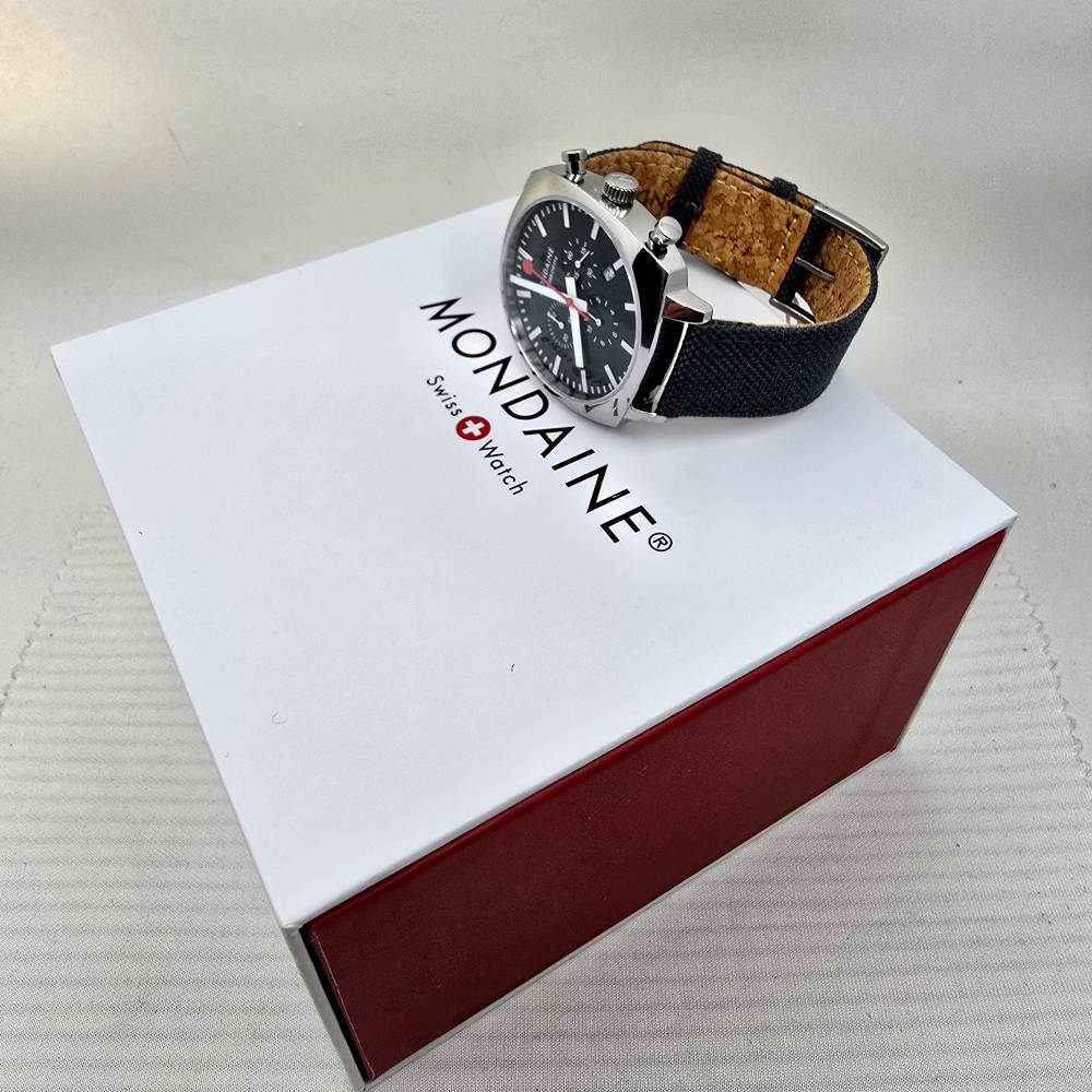 Mondaine Grand Cushion Chronograph 41 mm – Esfera Verde - Imagen 3