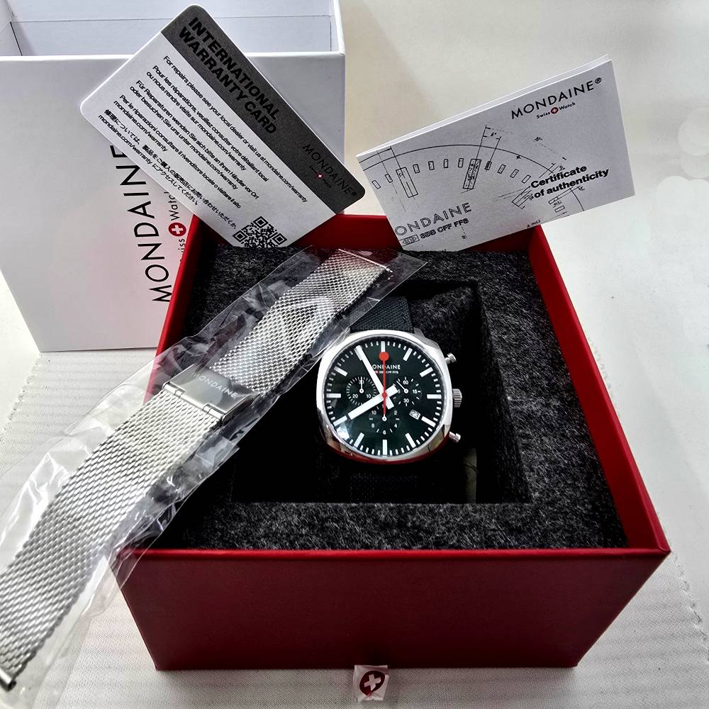 Mondaine Grand Cushion Chronograph 41 mm – Esfera Verde - Imagen 2