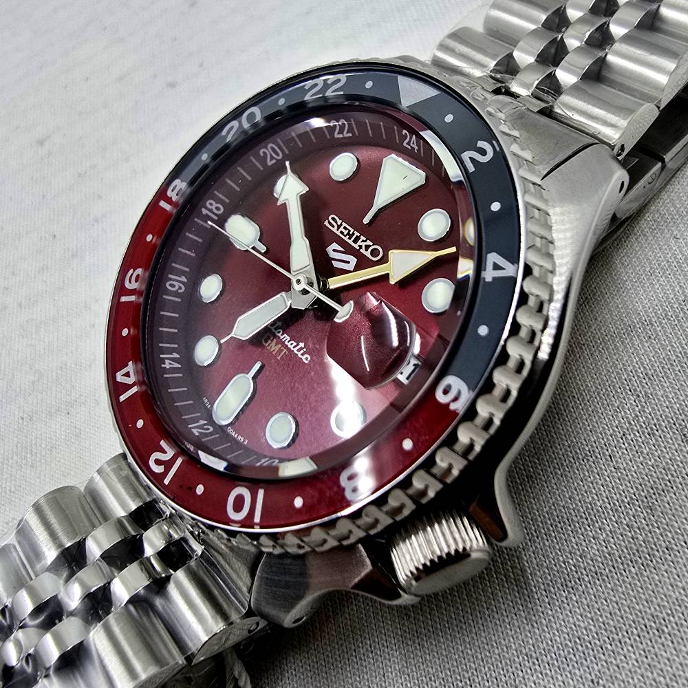 Seiko 5 Sports GMT Ltd. Ed. “Passion Red” SSK031K1 - Imagen 11