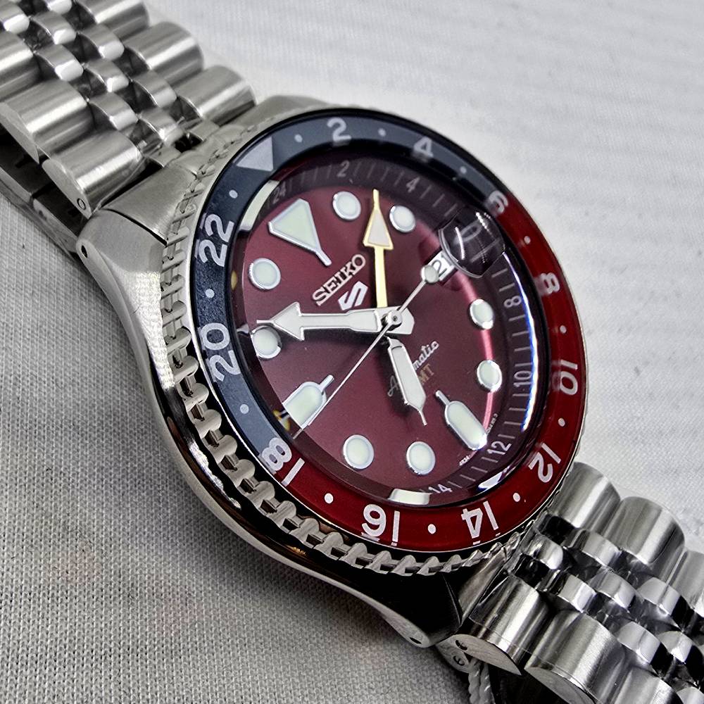 Seiko 5 Sports GMT Ltd. Ed. “Passion Red” SSK031K1 - Imagen 10